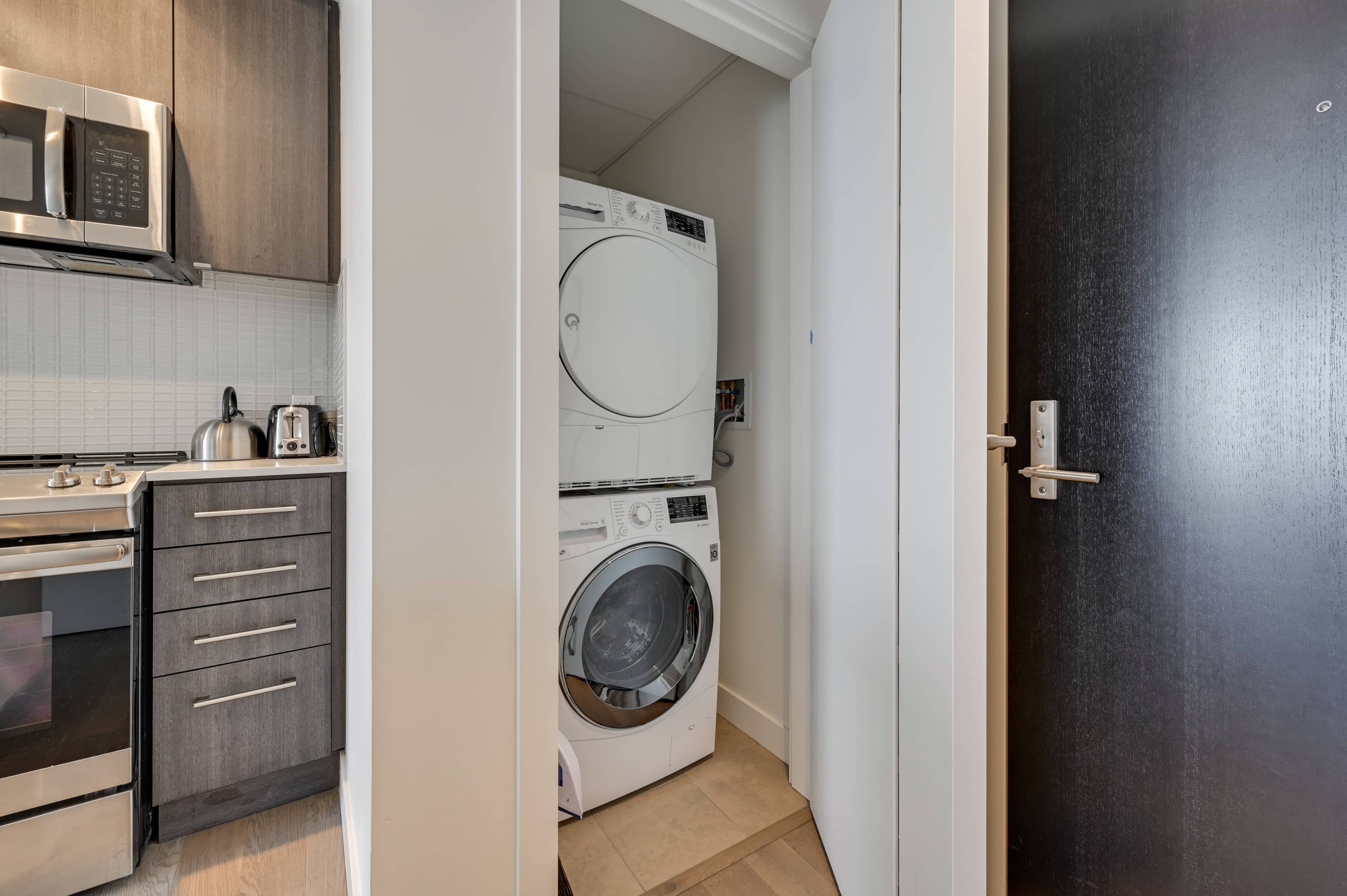 SKY Furnished Suites Downtown Edmonton HIgh Rise Short or Long Term Stay Furnished rentals